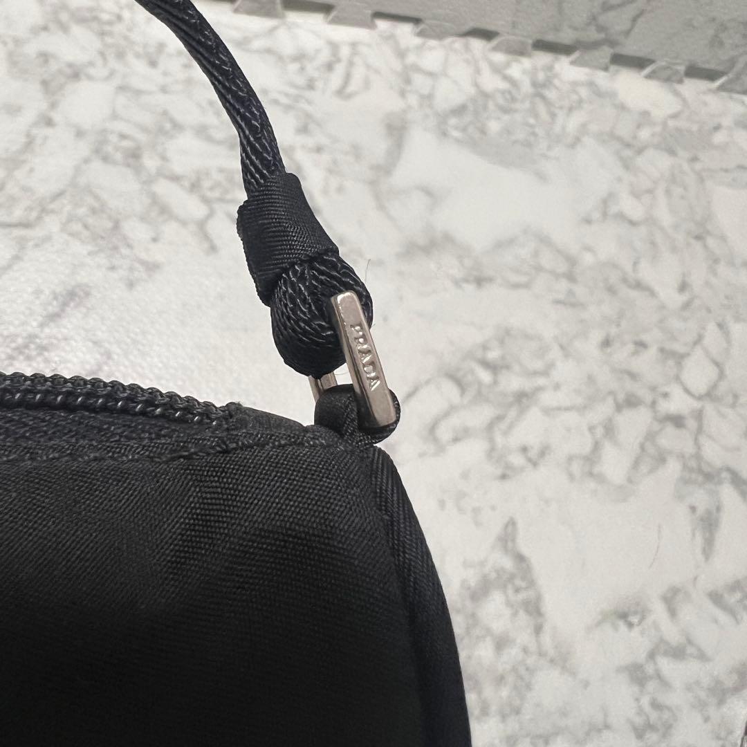美品✨プラダ アクセサリーポーチ ハンドバッグ ナイロン 三角ロゴ ブラック