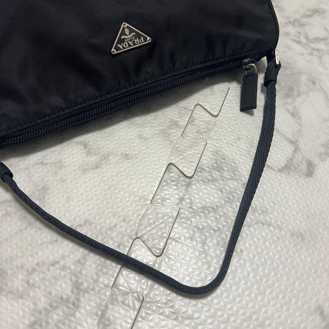 美品✨プラダ アクセサリーポーチ ハンドバッグ ナイロン 三角ロゴ ブラック