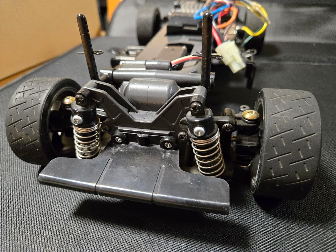 ニッサン ペンズオイル ニスモ　RCカー ボディ1/10、シャーシ、プロポ付き、