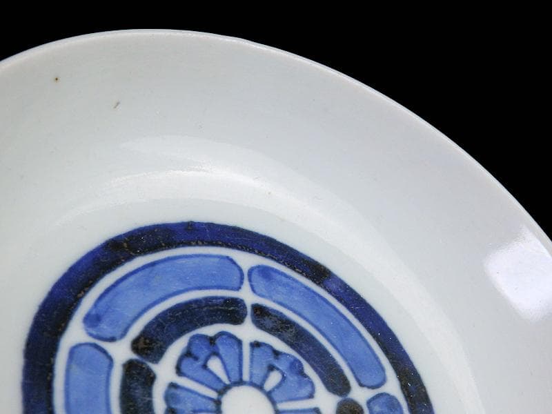 古伊万里 染付 丸に五瓜に唐花の図 家紋 4寸半