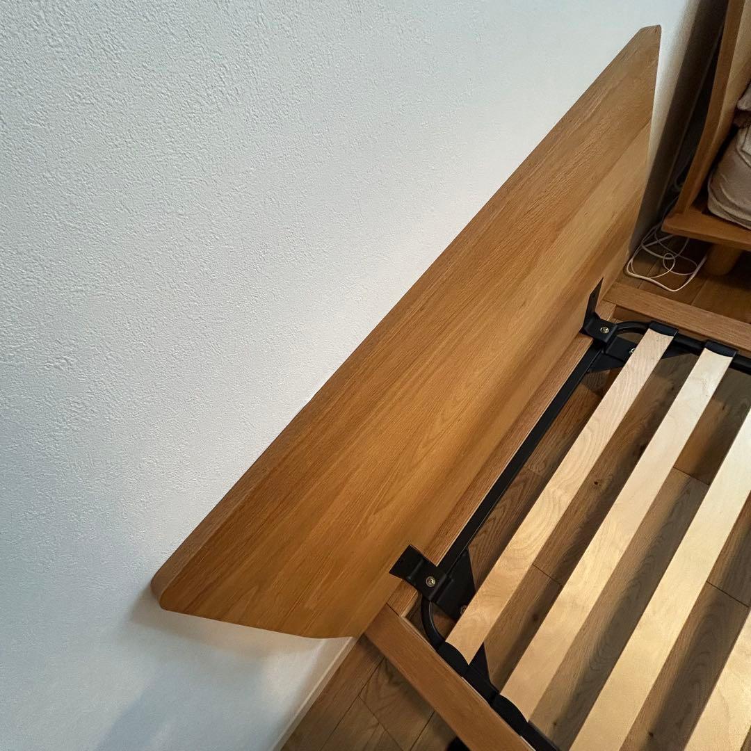 無印良品　木製ベッドフレーム シングル　オーク　脚付　ヘッドボード付　(左)