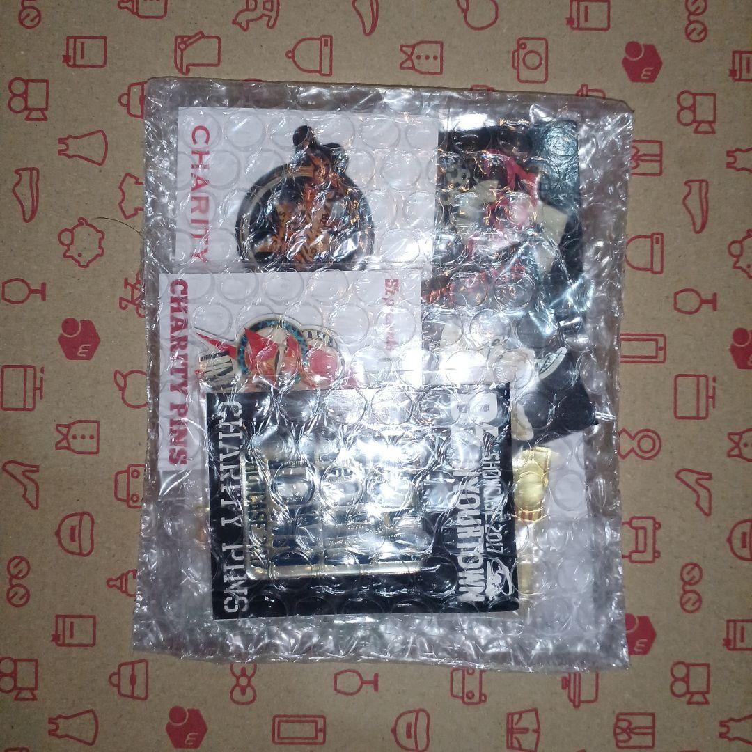 B'z 公式グッズ チャリティーピンズ(7点セット・おまけ付) - メルカリ