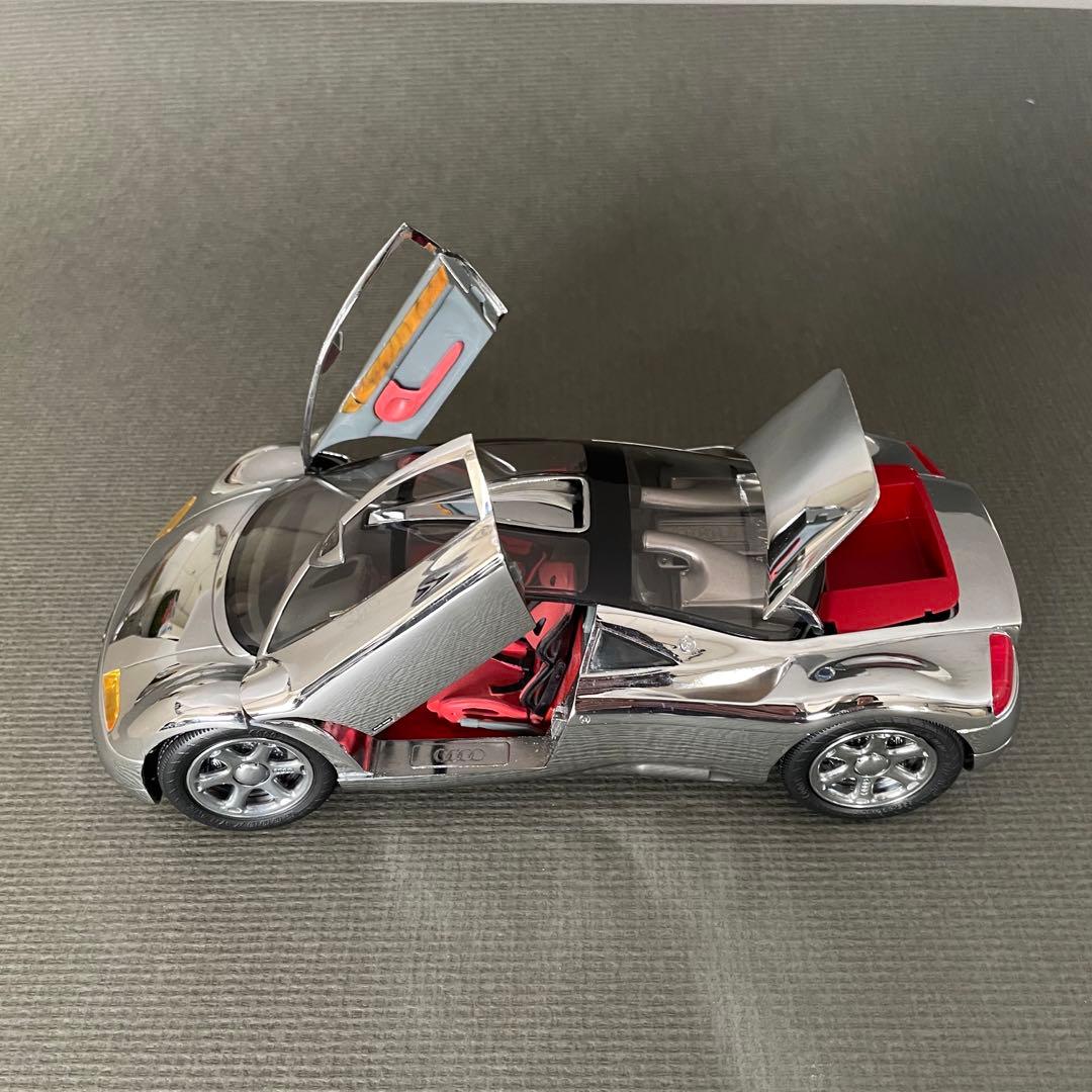 Revell社AUDI AVUS Quattroダイキャストメッキ1/18レア
