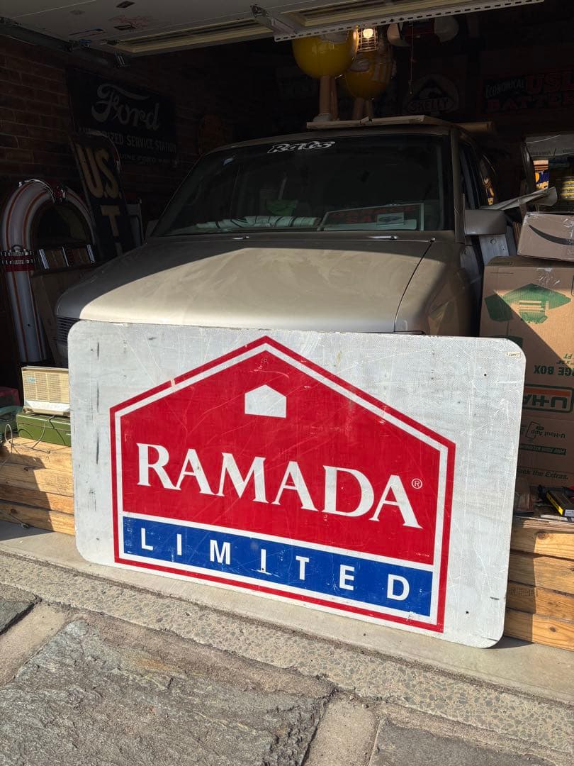 USA ラマダ・インホテル 巨大看板