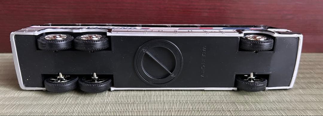 GREYHOUND Americruiser バス型ミニカー 貯金箱