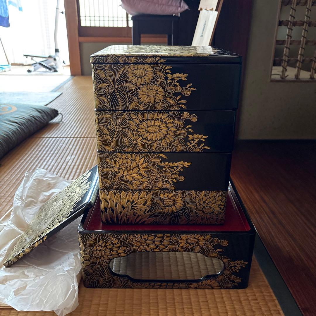漆器重箱 金色の花模様 4段の通販はau PAY マーケット - 輸入雑貨の