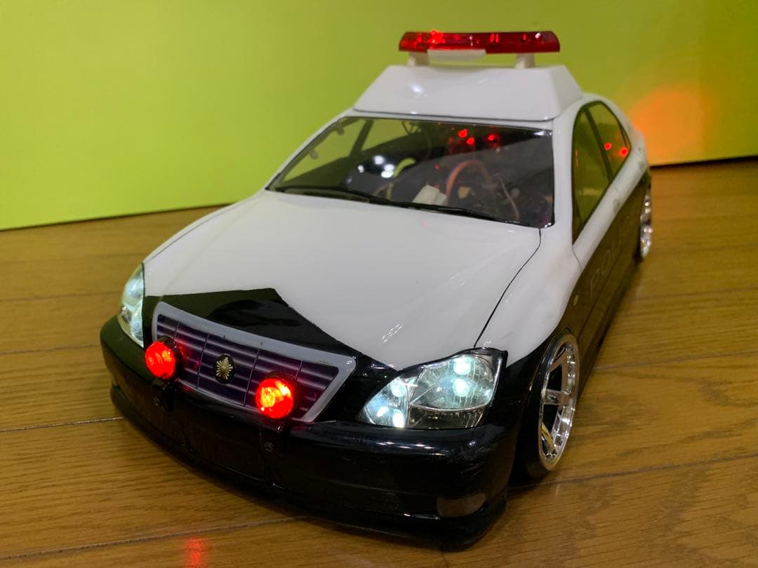 LEDライト付きパトカーラジコン ラジコン・ドローン