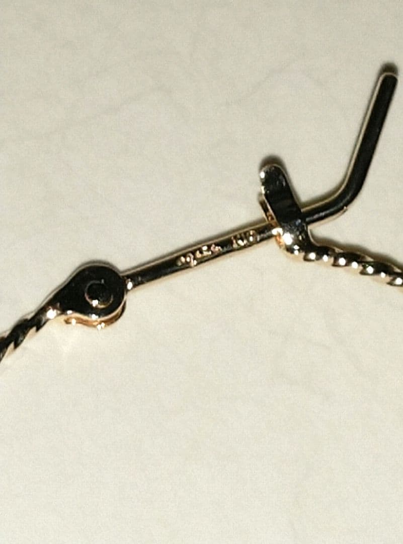 完売品　agete　アガット 10k　ひねりフープピアス　2.4cm