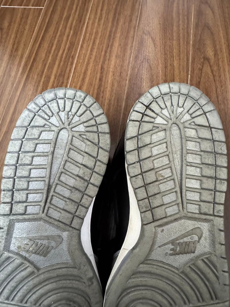 Nike x supreme SB Dunk Low Pro シルバー/ブラック