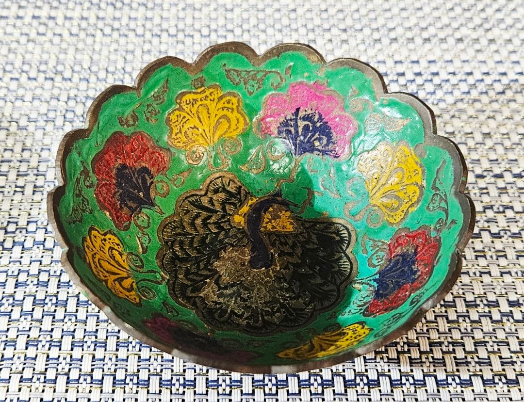 中国古美術　清朝 清代　古七宝　緑地彩色　孔雀に花図　盃　ぐい呑　酒杯　酒器