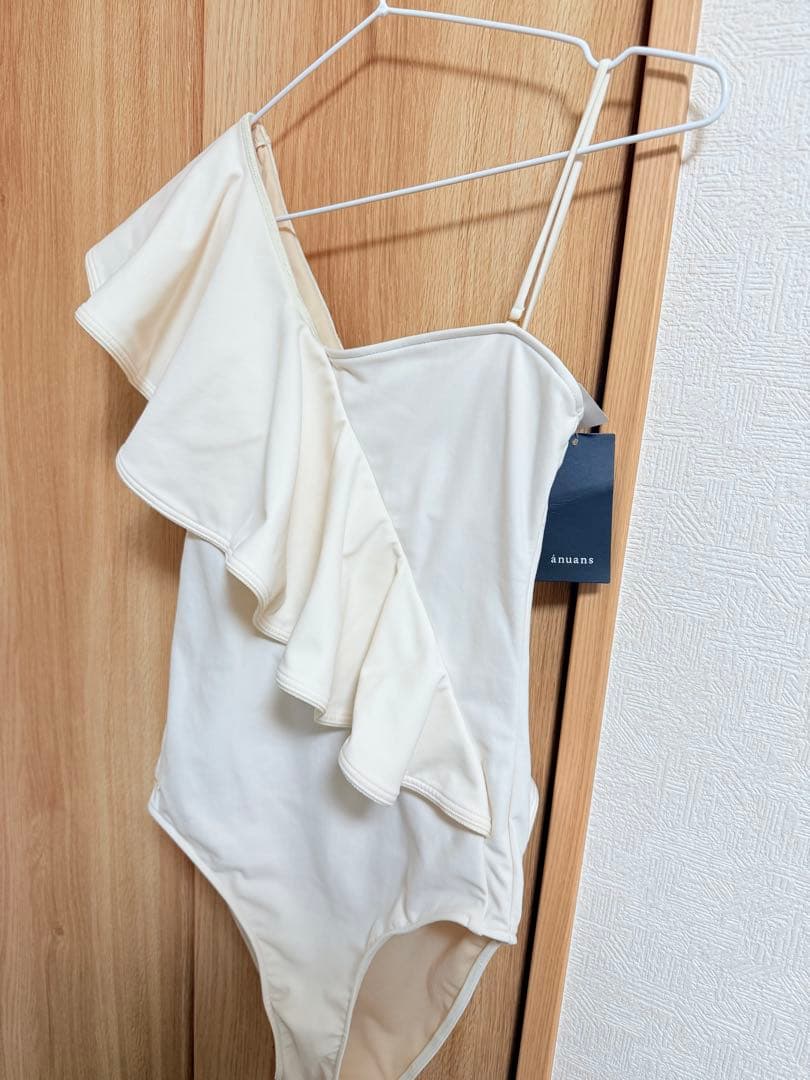 アニュアンス　ワンショルダーフリルスイムウェア　白　M