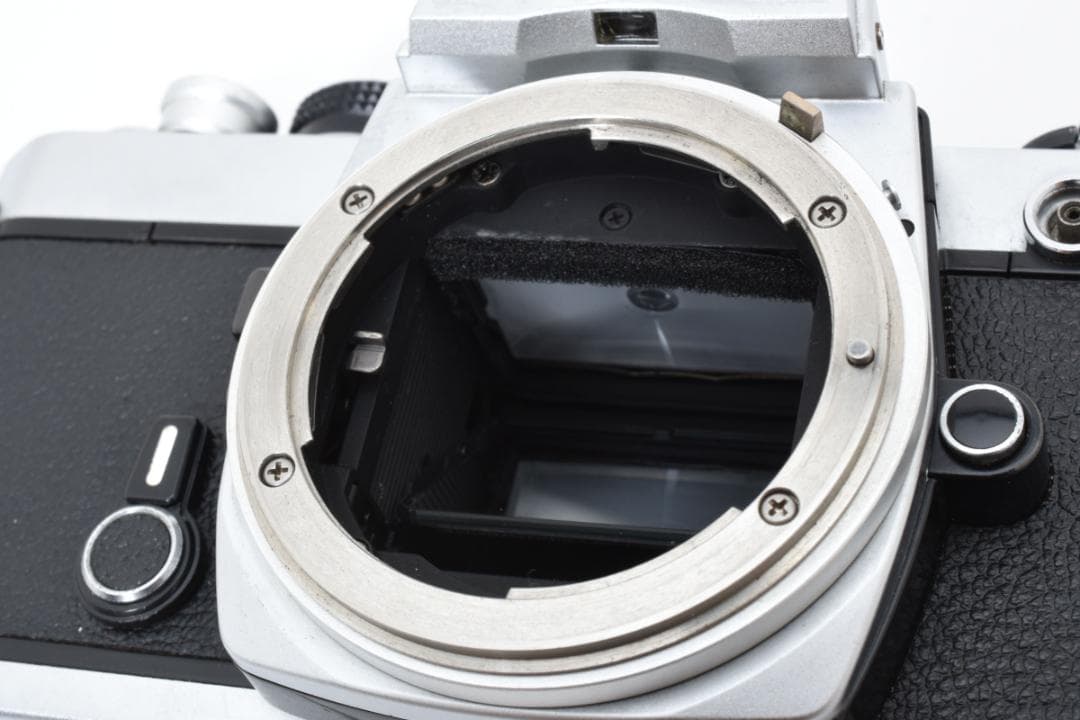 美品 NIKON FM シルバー フィルムカメラ モルト新品交換済 H025 - メルカリ