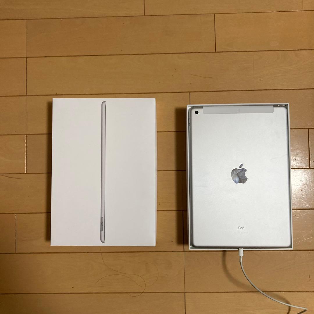 第7世代iPad本体 、32GB、ホワイト、箱・充電ケーブル付き