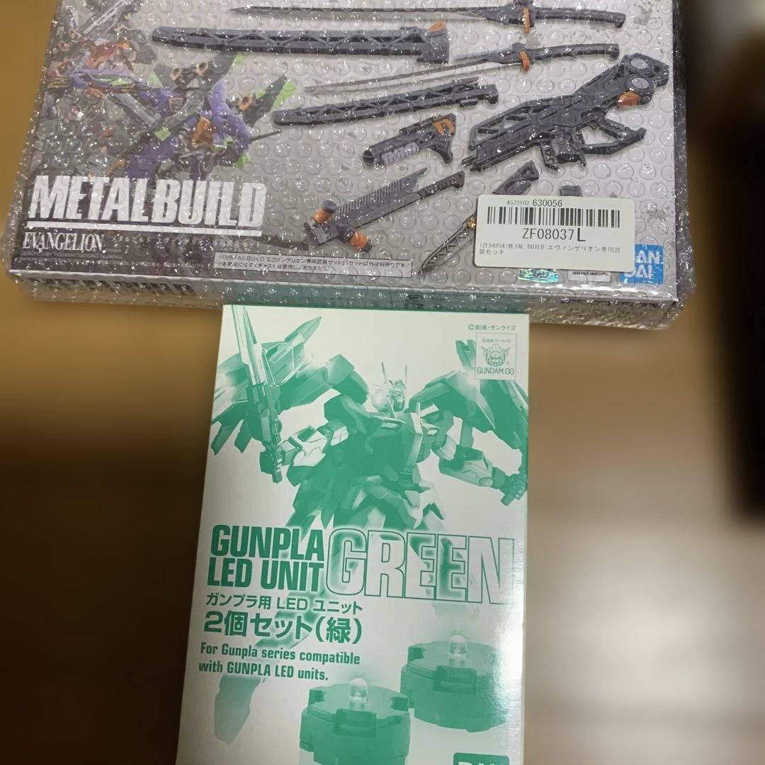 ガンプラキットセットと LEDユニット（中国製）　計6箱