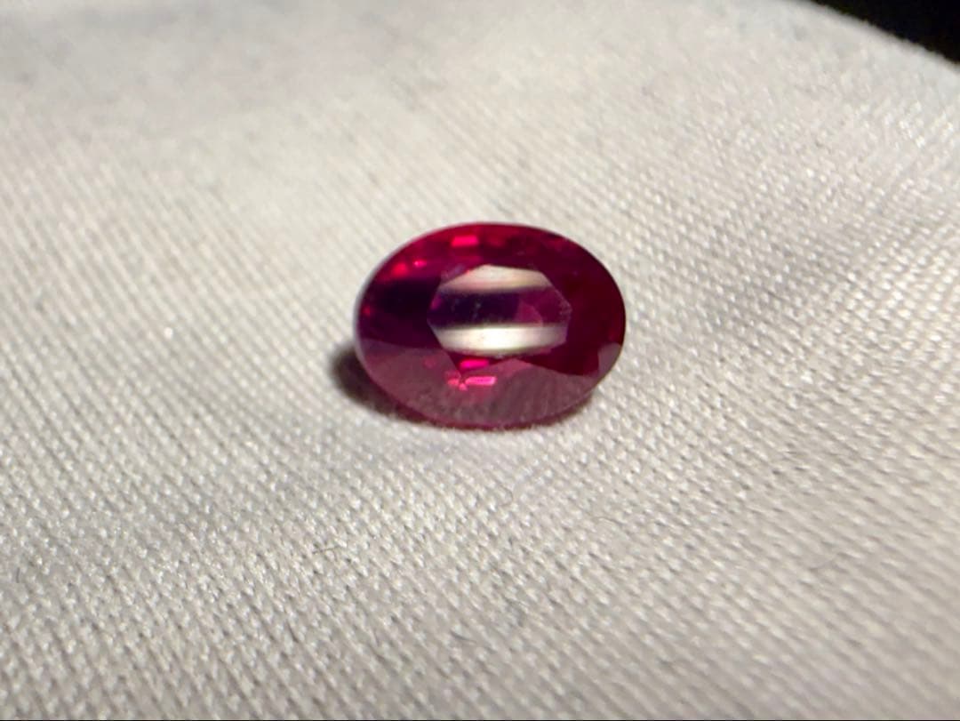 【ビルマ(ミャンマー)産】非加熱ピジョンブラッドルビー　GIA鑑　1.18ct