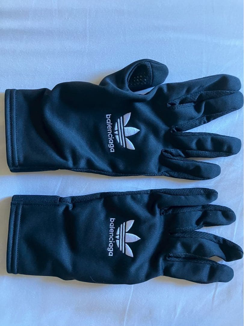 BALENCIAGA Adidas 手袋 正規品新品 - メルカリ
