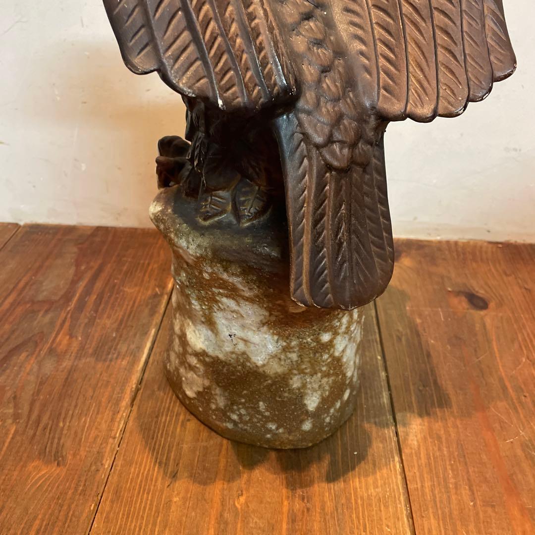 美品　焼物　陶器　鷹置物　タカ　陶像　オブジェ　工芸品　縁起物