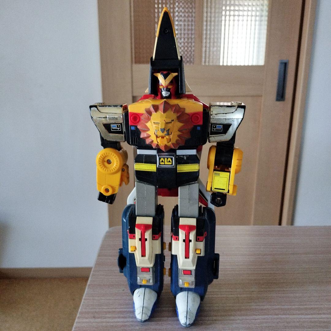 変身していくロボット