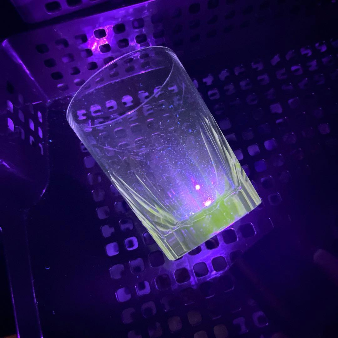骨董 時代ガラス 希少 寸胴型 切子 水飲みコップ ウランガラス 1客