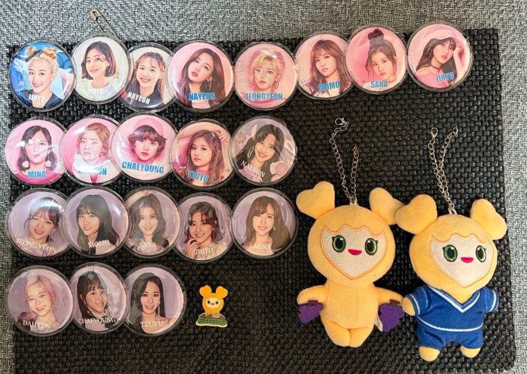 TWICEグッズ まとめ売り（バラ売り可能） - メルカリ