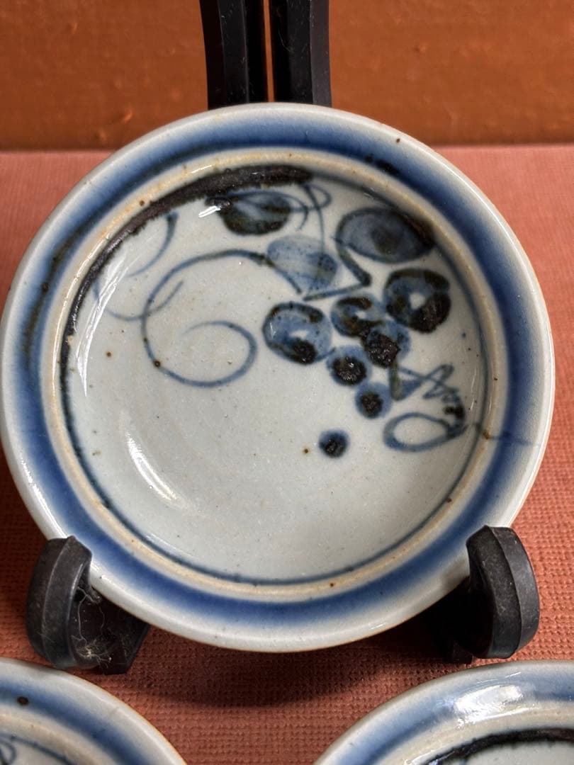 染付唐人物文皿 文化遺産オンライン 大英博物館日本人初個展鬼才