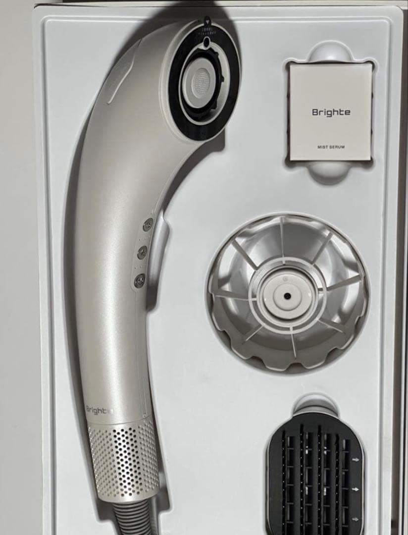 Brighte ヘアドライヤー シルバー Brighte ヘアドライヤー シルバー