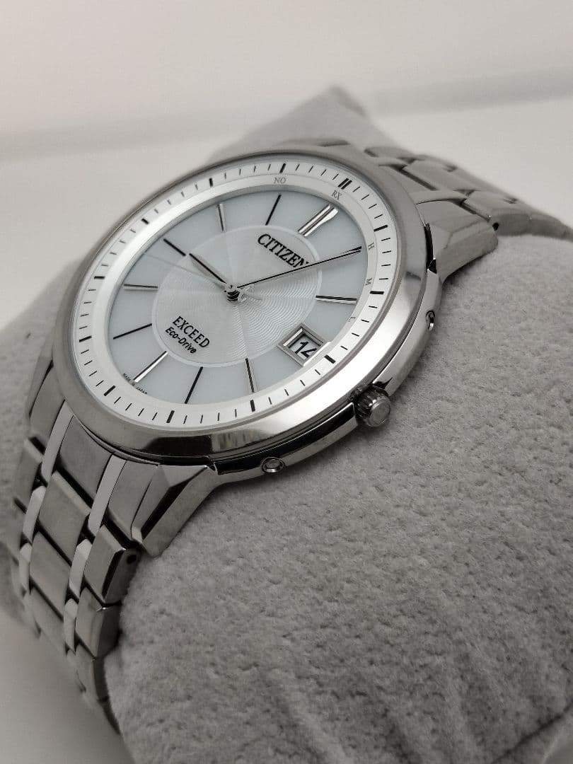 電池交換済み　薄型　シチズン　高級白蝶貝　エクシード　電波ソーラー　軽量チタン