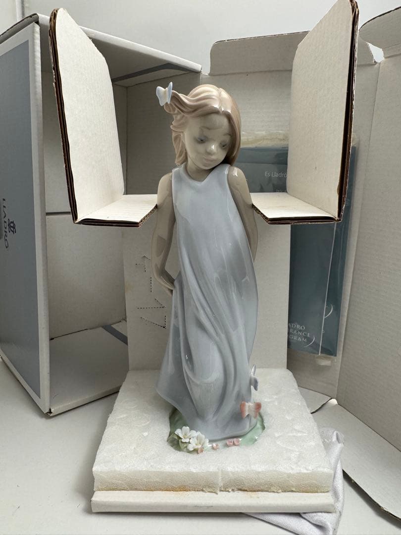 リヤドロ公式 ホビー・楽器・アート リヤドロ 「蝶とお友達」