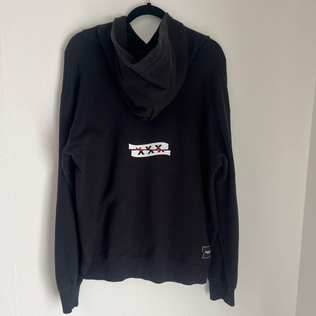 ゴッドセレクションxxx × wind and sea パーカー