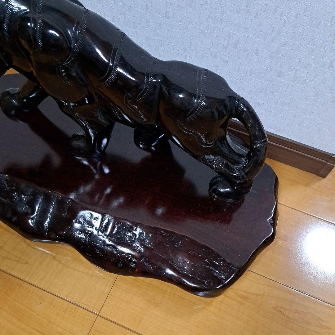 木製虎彫刻 黒色