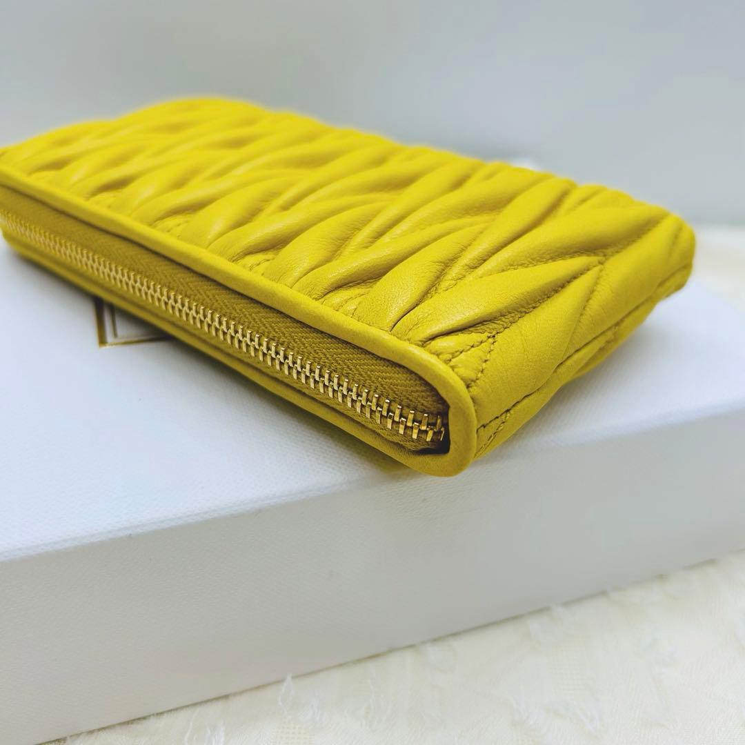 ミュウミュウ[希少カラー]マテラッセL字ラウンドファスナー財布ケース