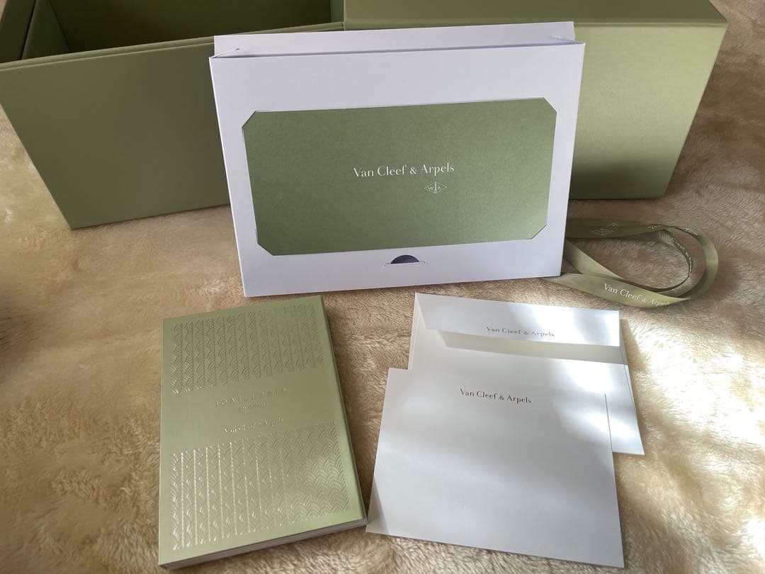 ヴァンクリーフ＆アーペル 空き箱 空箱 Van Cleef & Arpels - メルカリ