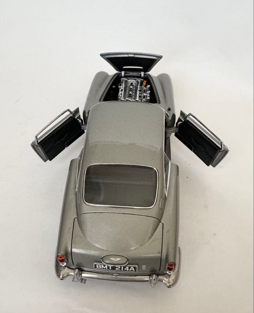 【希少】AUTOart アストンマーチンDB5 ジェームス・ボンド・コレクション