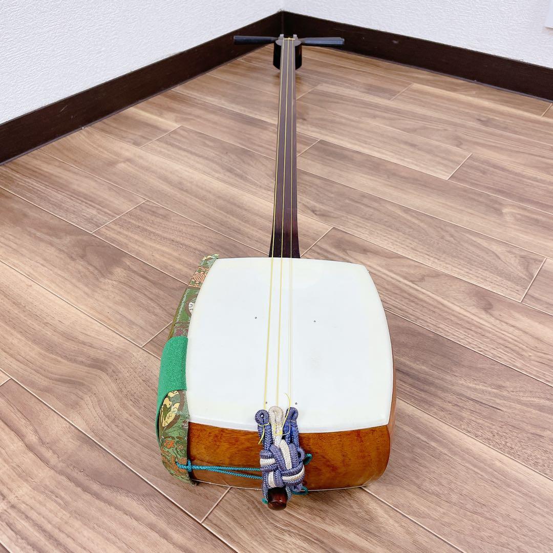 三味線 丸打胴 紅木 平溝 細棹 犬皮 和楽器 - メルカリ