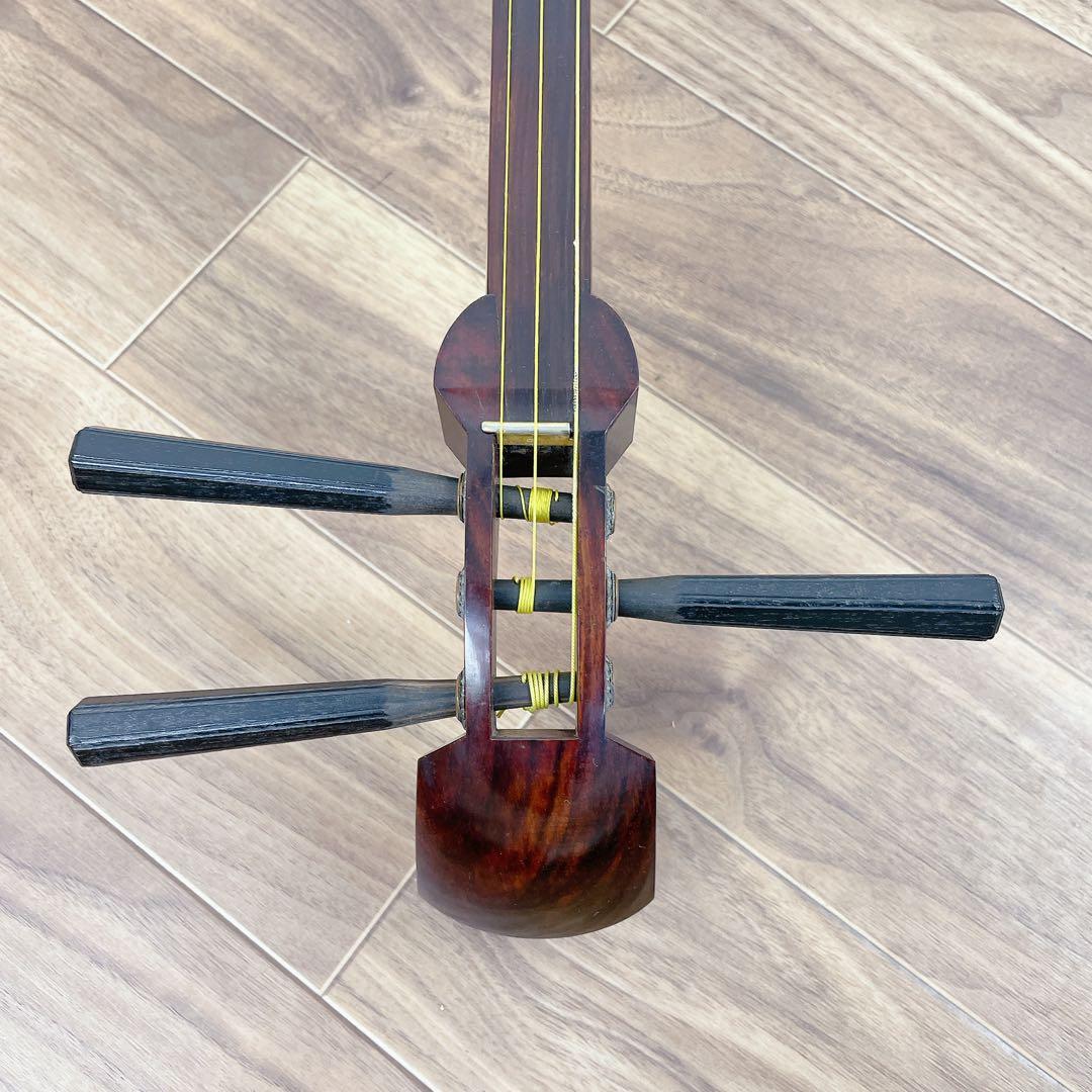 三味線 丸打胴 紅木 平溝 細棹 犬皮 和楽器 - メルカリ