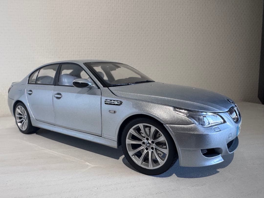 BMW M5 ミニカー 1/18 シルバー