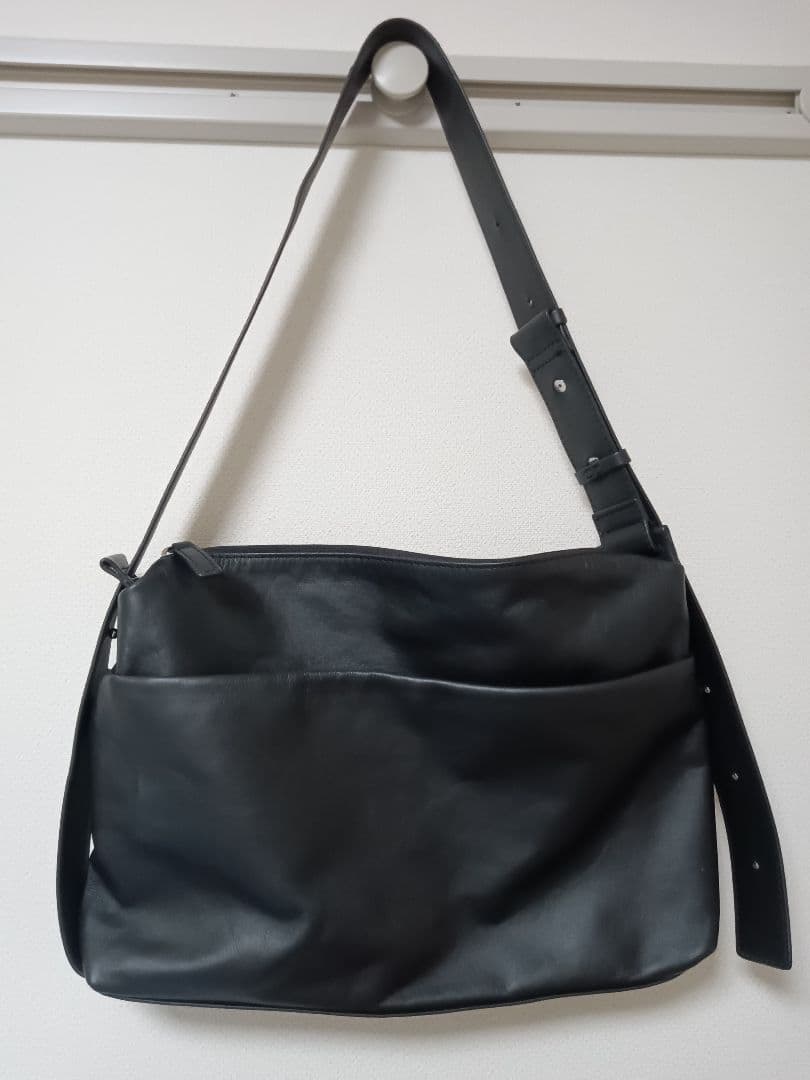 イアパピヨネ 本革 2WAYレザーショルダーバッグ ブラック ear