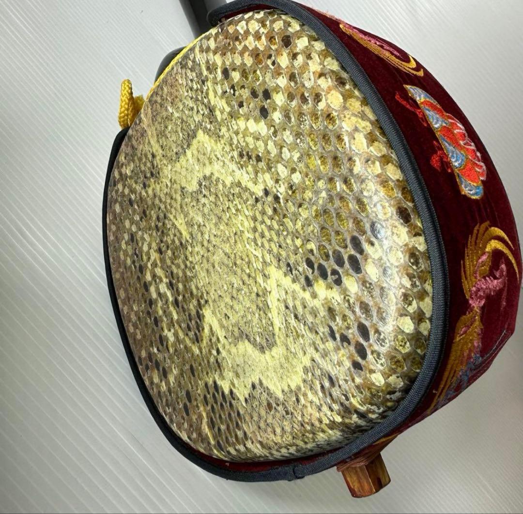 本日限定価格　沖縄三線　黒塗り　天然　蛇皮　ハードケース　和楽器