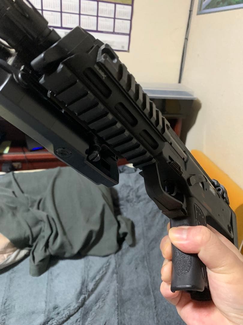 東京マルイ電動ガン MP7サプレッサー付き 5本マガジン