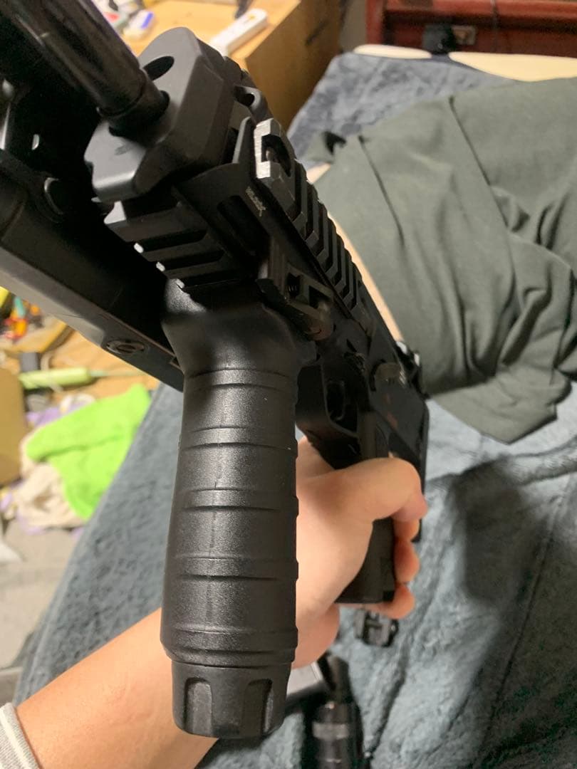 東京マルイ電動ガン MP7サプレッサー付き 5本マガジン