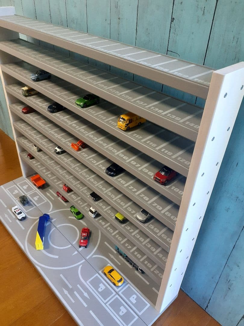 自作ミニカー収納棚9段168台ロータリー交差点付きトミカホットウィール