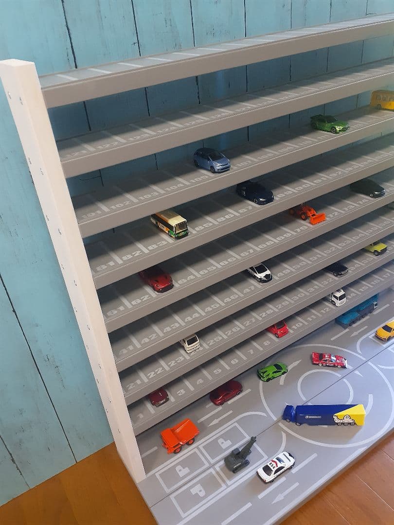自作ミニカー収納棚9段168台ロータリー交差点付きトミカホットウィール