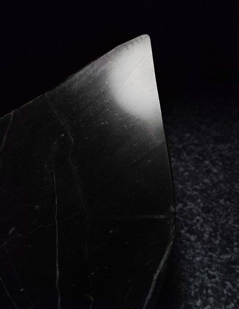 ☆翡翠原石☆幻の翡翠【秩父ブラックネフライト磨き407g】