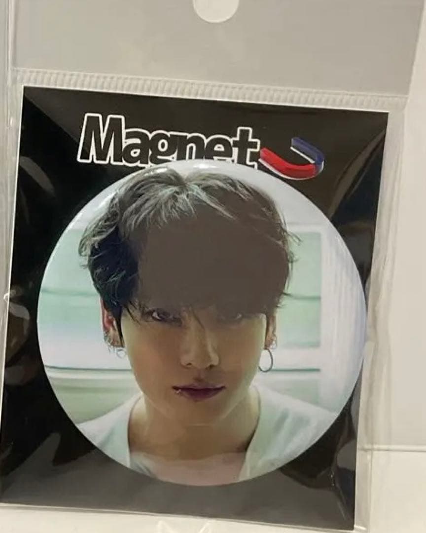 BTS ジョングク パスケース1点 マグネット1点 - メルカリ