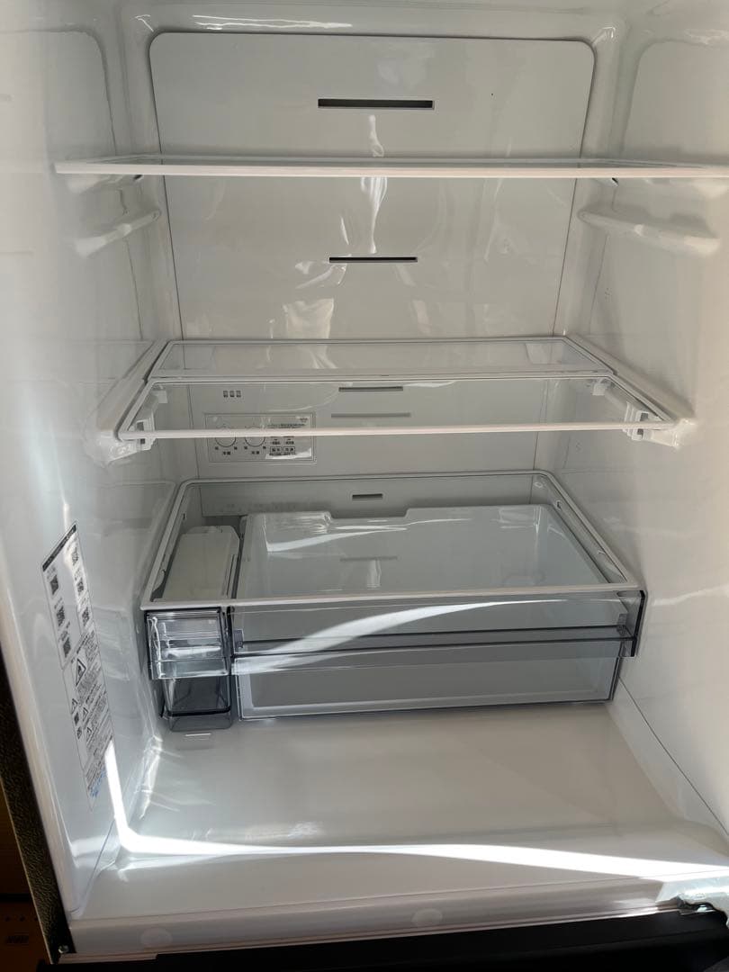 ☆美品☆ 2025年製　TOSHIBA 3ドア冷蔵庫 GR-W33SC(KZ)