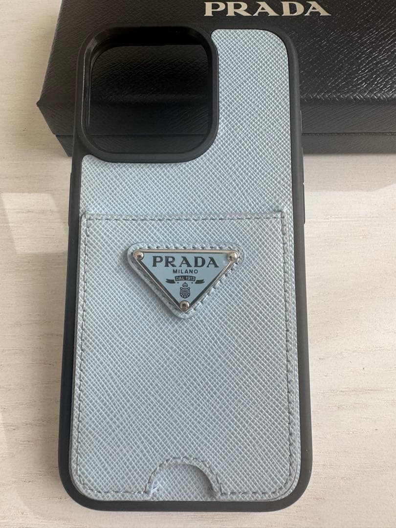 Prada iPhone 15 Pro Max サフィアーノレザーケース | ブラック