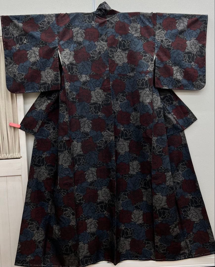 十日町紬 袷 薔薇 バラ模様の織り出し