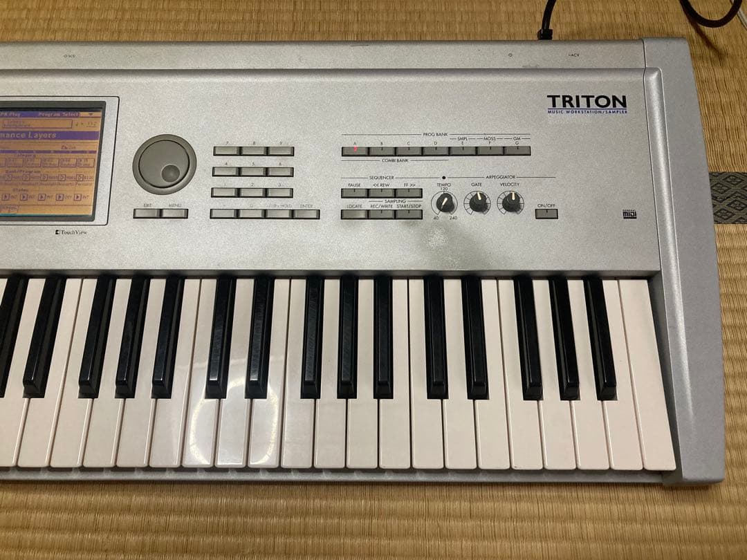 KORG TRITON シンセサイザー 61鍵 コルグ キーボード 0709 Korg Triton