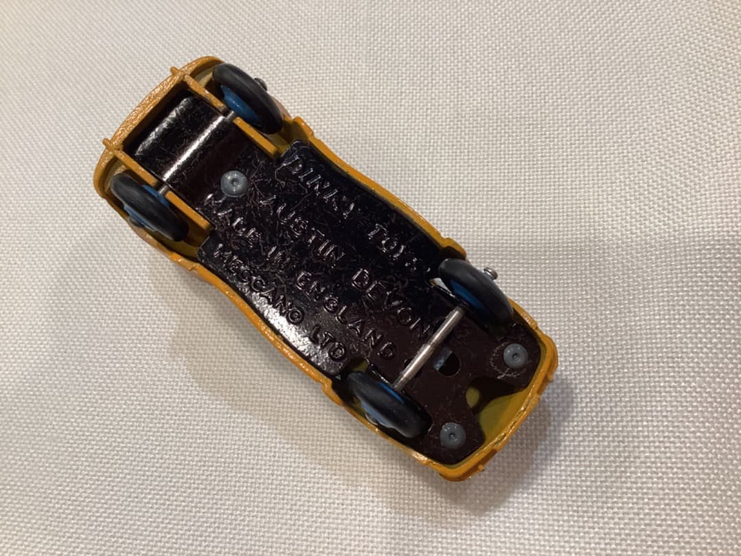 オールドディンキートイズ　Austin Devon ミニカー