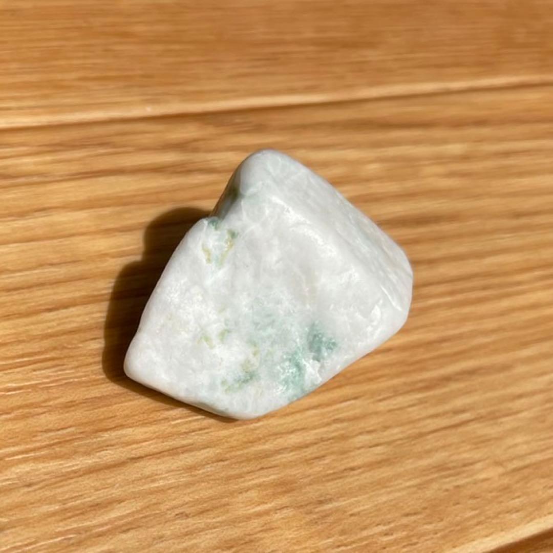 糸魚川翡翠 白地にグリーン 海岸採取 - メルカリ